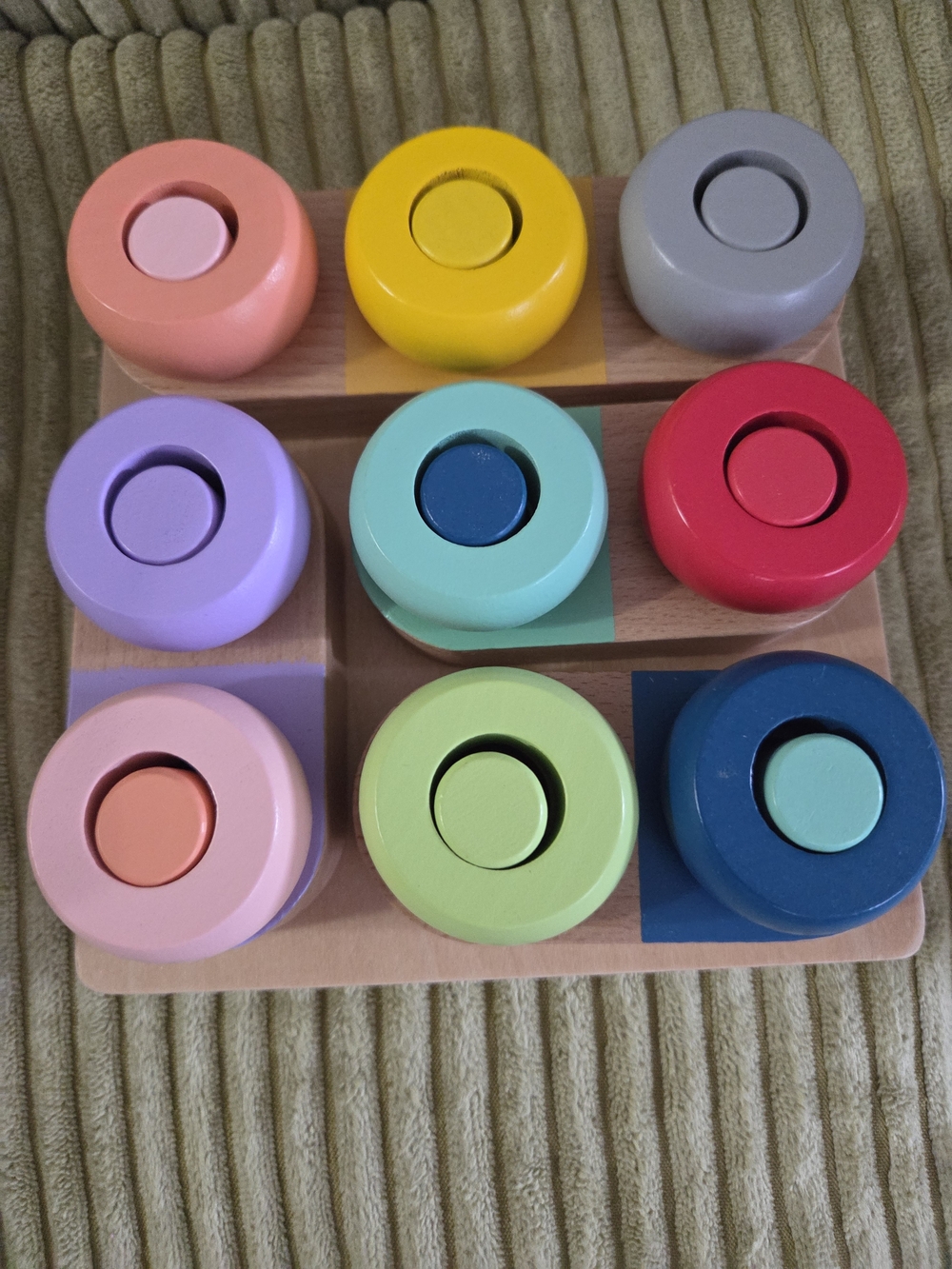 Kiwi Co. Wooden Color Stack Bead Board Pastel Multi-Color NWT